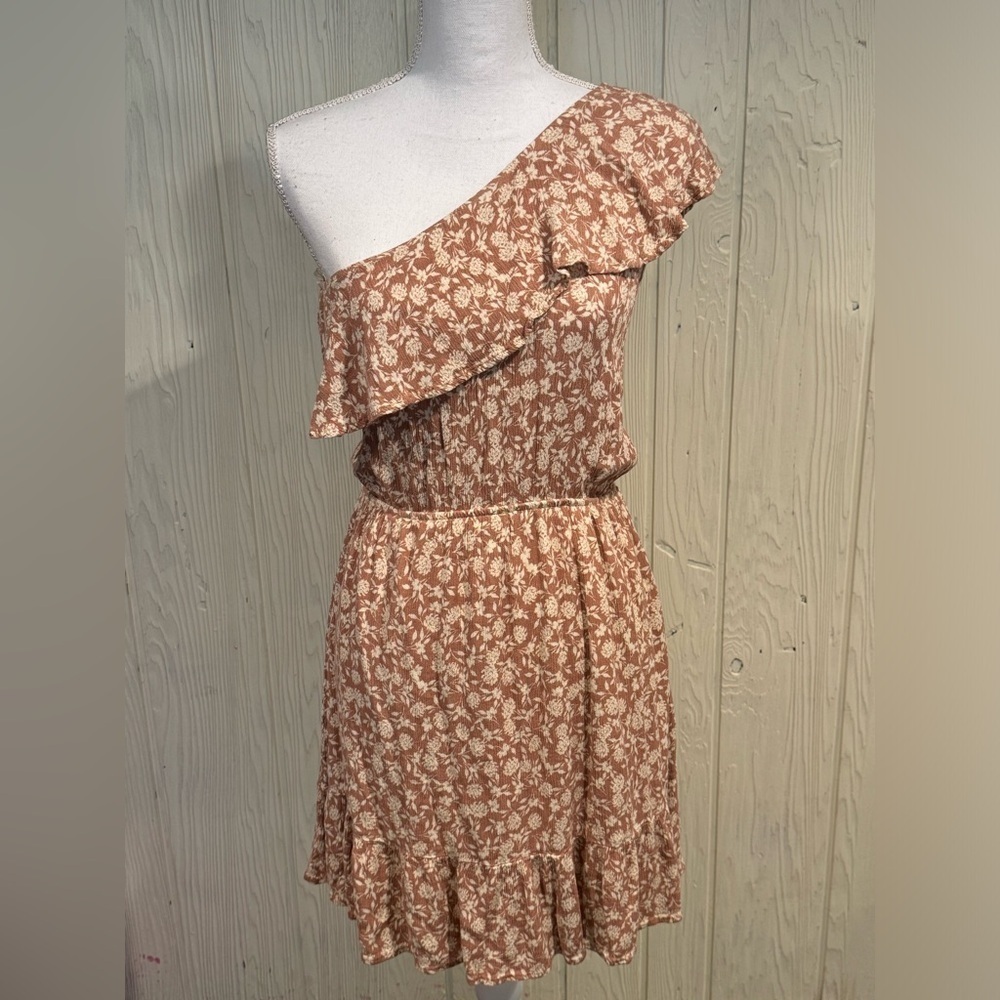 Gilli Tessa Tan One-Shoulder Ruffle Floral Dress Size Large